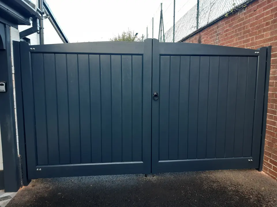 Cambridge style driveway gates in anthracite with a gentle arched top