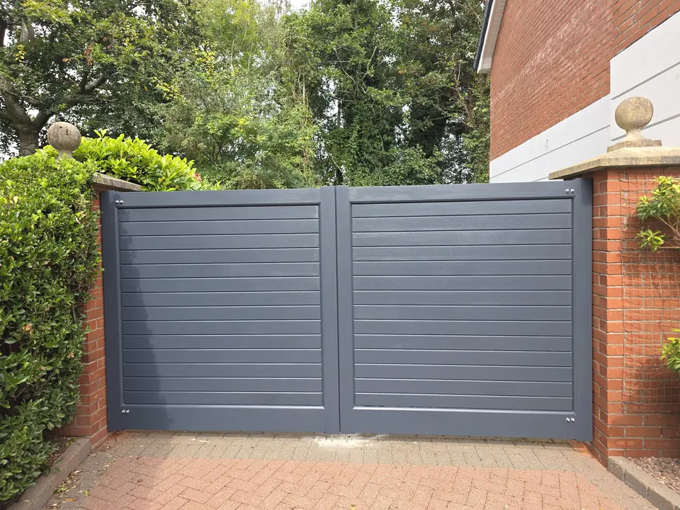 Oxford style gates with anthracite horizontal boards, made by PJ Gates & Automation